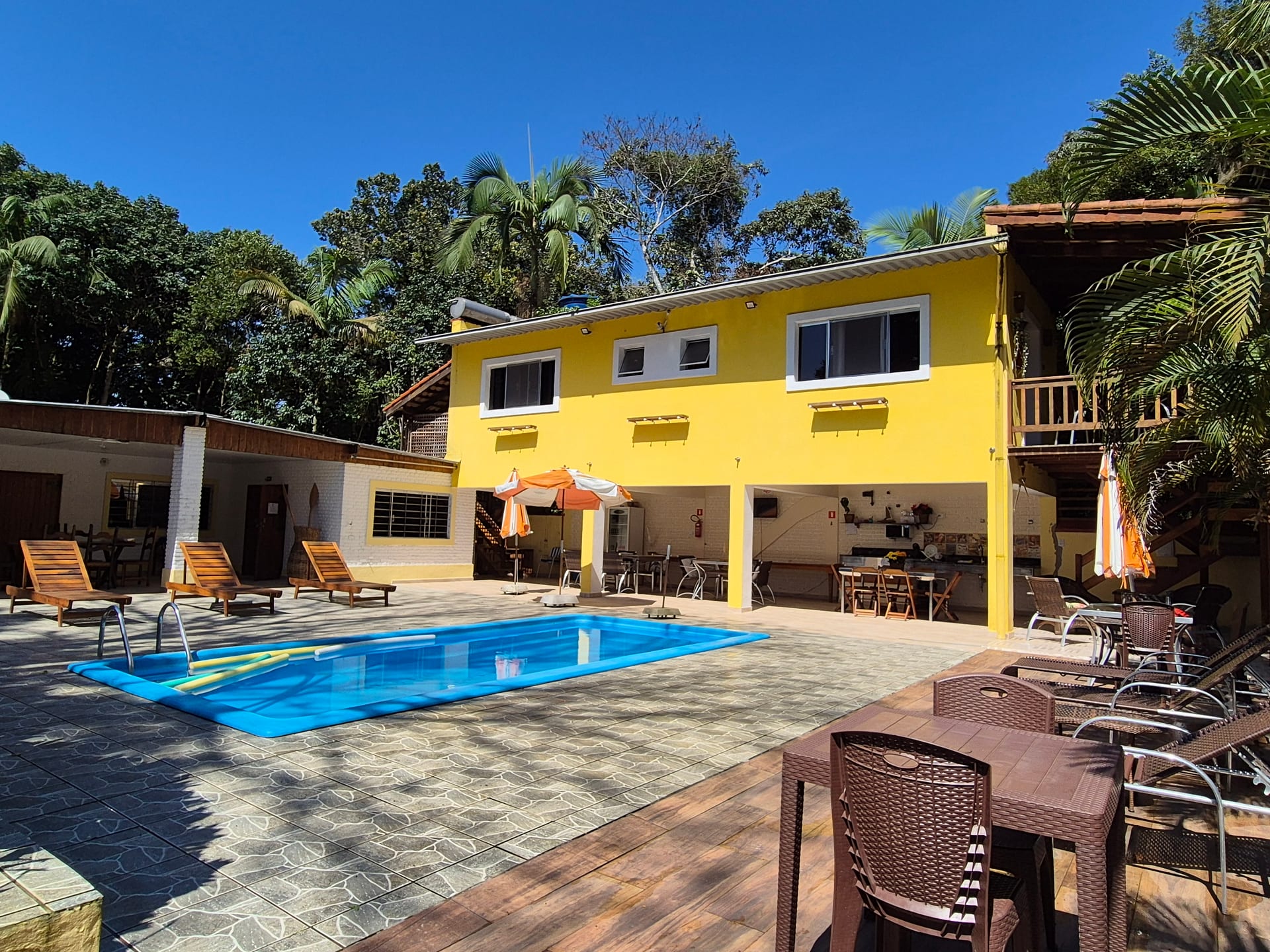 Área de lazer da pousada em Pedrinhas